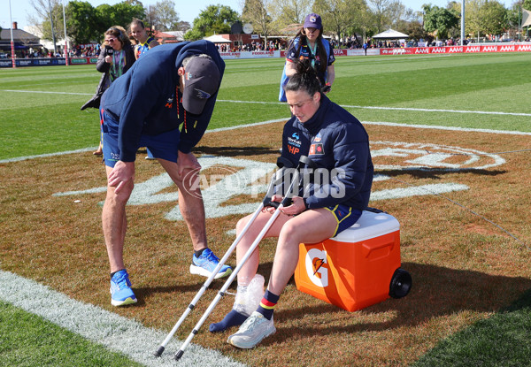 AFLW 2024 Round 03 - Adelaide v Hawthorn - A-54063985