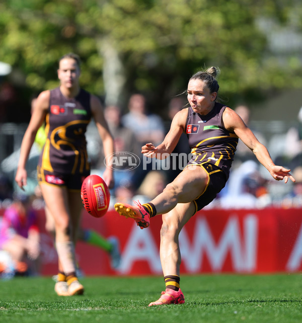 AFLW 2024 Round 03 - Adelaide v Hawthorn - A-54064997