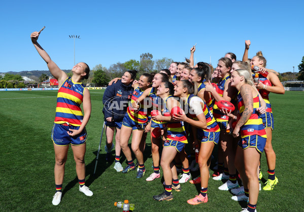 AFLW 2024 Round 03 - Adelaide v Hawthorn - A-54065031