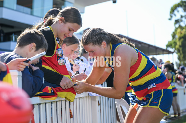 AFLW 2024 Round 03 - Adelaide v Hawthorn - A-54065047