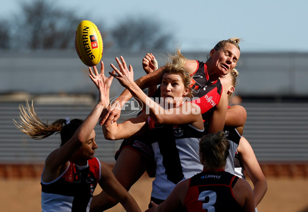 AFLW 2024 Round 03 - Essendon v St Kilda - A-54066402