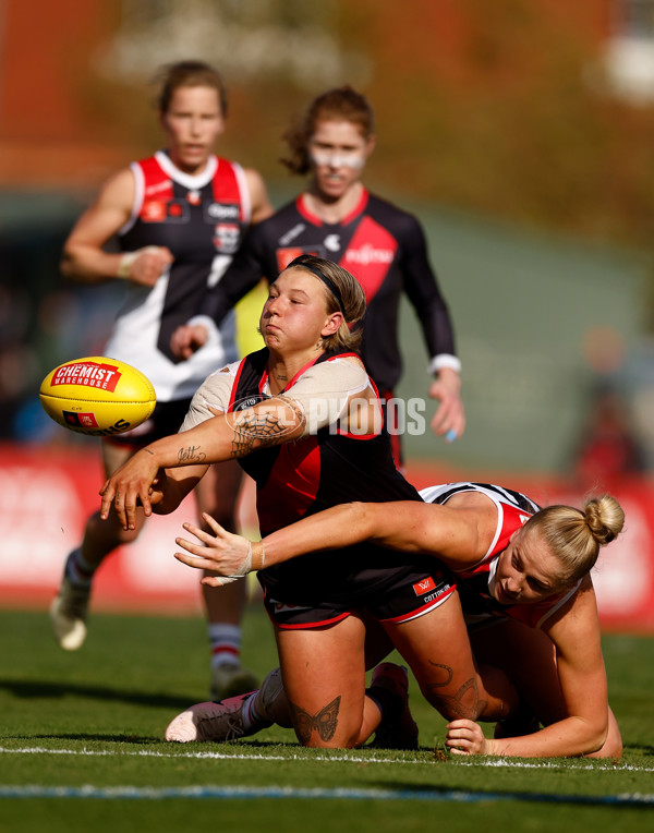 AFLW 2024 Round 03 - Essendon v St Kilda - A-54066409