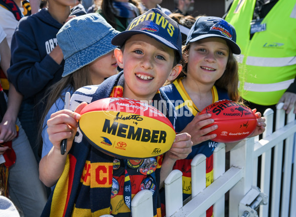 AFLW 2024 Round 03 - Adelaide v Hawthorn - A-54068449