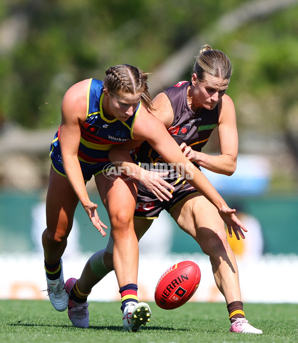 AFLW 2024 Round 03 - Adelaide v Hawthorn - A-54068498