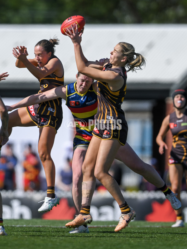 AFLW 2024 Round 03 - Adelaide v Hawthorn - A-54068501