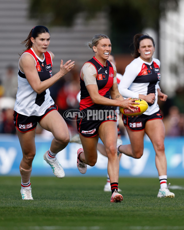 AFLW 2024 Round 03 - Essendon v St Kilda - A-54068504