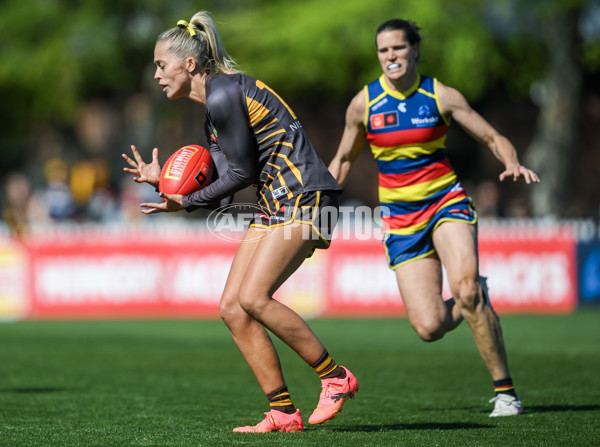 AFLW 2024 Round 03 - Adelaide v Hawthorn - A-54068745