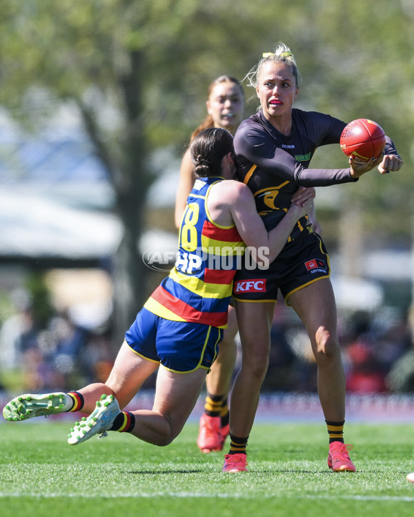 AFLW 2024 Round 03 - Adelaide v Hawthorn - A-54068769