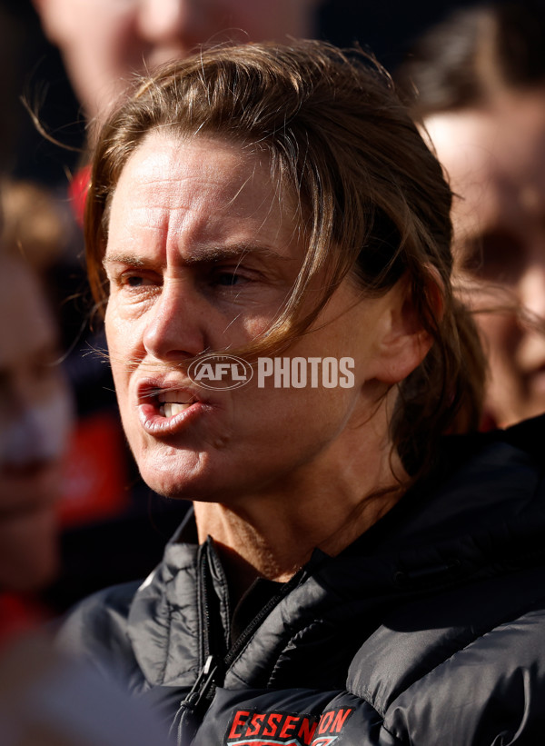 AFLW 2024 Round 03 - Essendon v St Kilda - A-54068783