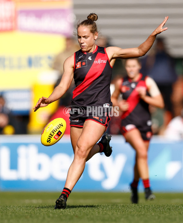 AFLW 2024 Round 03 - Essendon v St Kilda - A-54068784