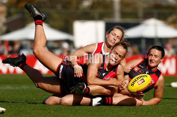 AFLW 2024 Round 03 - Essendon v St Kilda - A-54068785