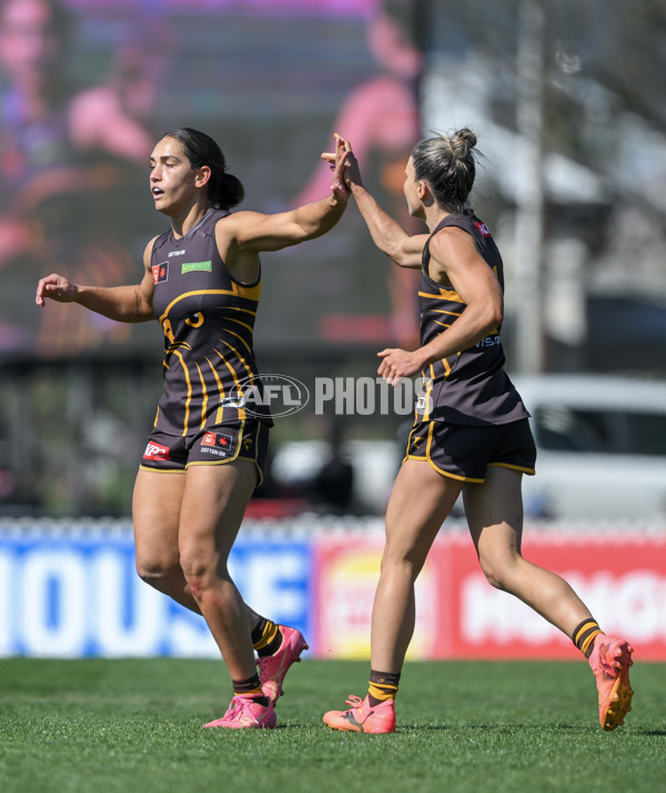 AFLW 2024 Round 03 - Adelaide v Hawthorn - A-54068799