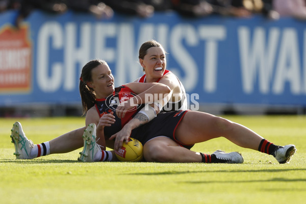 AFLW 2024 Round 03 - Essendon v St Kilda - A-54070992