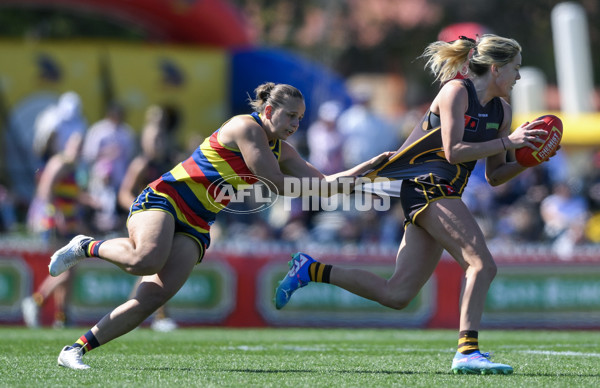 AFLW 2024 Round 03 - Adelaide v Hawthorn - A-54071031