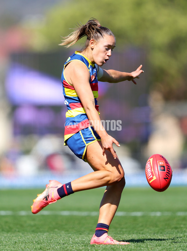 AFLW 2024 Round 03 - Adelaide v Hawthorn - A-54071055