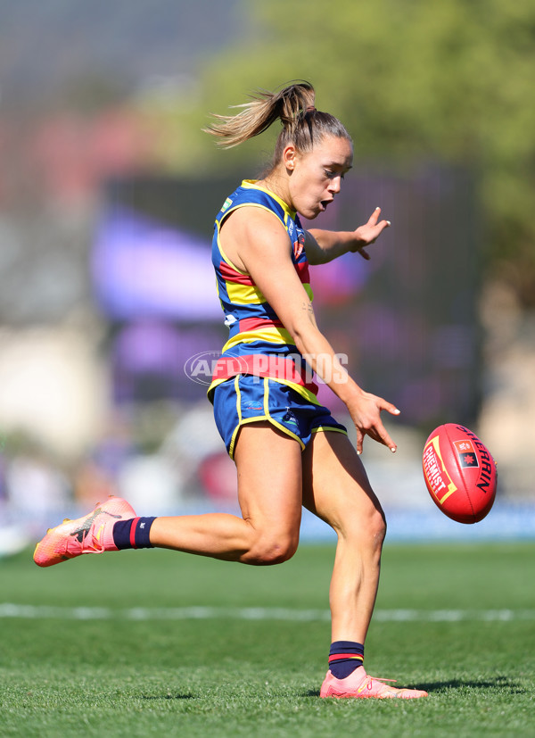 AFLW 2024 Round 03 - Adelaide v Hawthorn - A-54071056