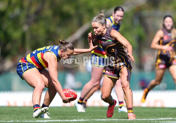 AFLW 2024 Round 03 - Adelaide v Hawthorn - A-54071534