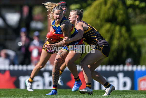 AFLW 2024 Round 03 - Adelaide v Hawthorn - A-54071542