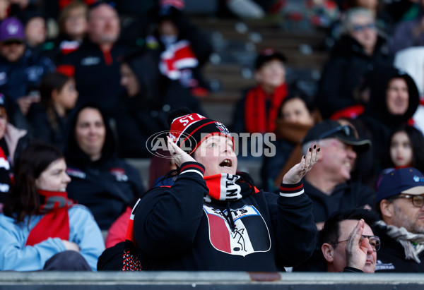 AFLW 2024 Round 03 - Essendon v St Kilda - A-54073901