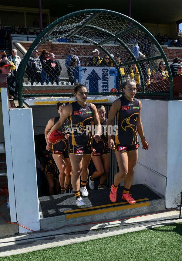 AFLW 2024 Round 03 - Adelaide v Hawthorn - A-54073913