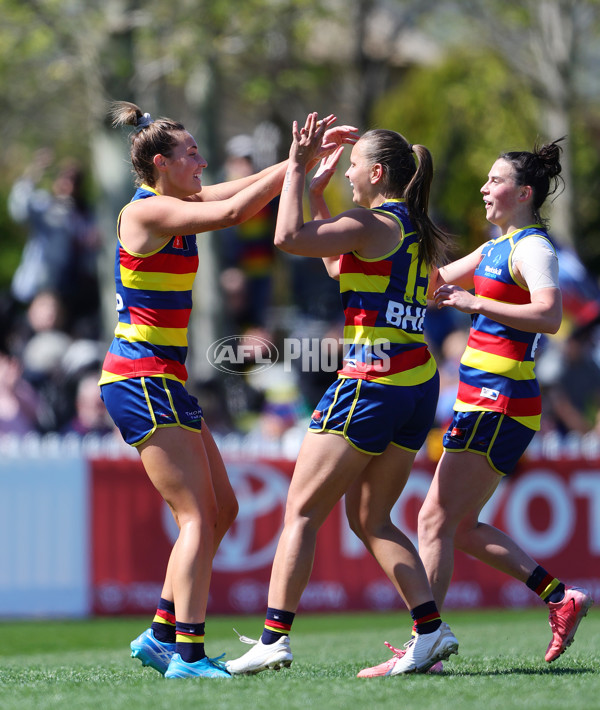 AFLW 2024 Round 03 - Adelaide v Hawthorn - A-54073923