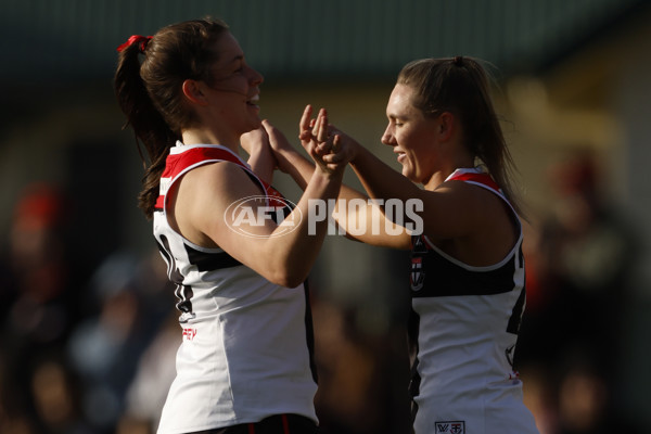 AFLW 2024 Round 03 - Essendon v St Kilda - A-54073925