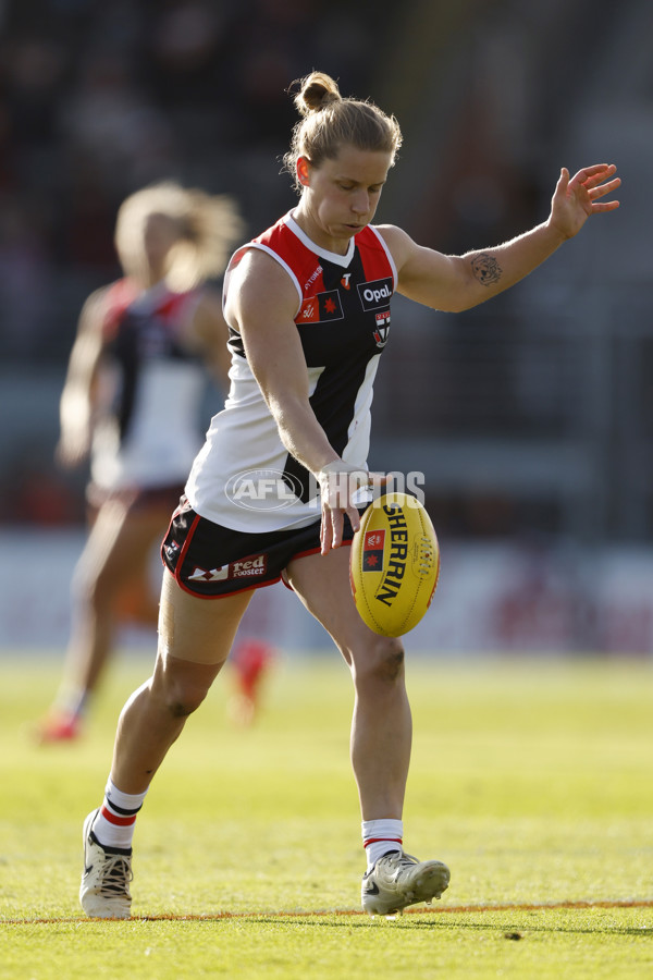 AFLW 2024 Round 03 - Essendon v St Kilda - A-54073936