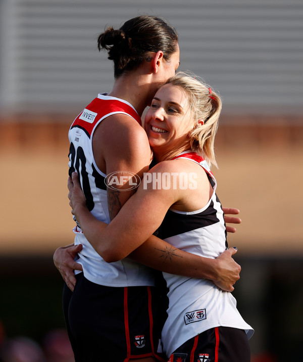 AFLW 2024 Round 03 - Essendon v St Kilda - A-54073941