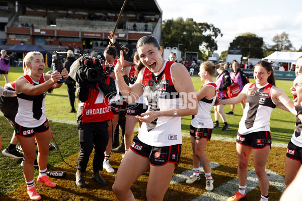 AFLW 2024 Round 03 - Essendon v St Kilda - A-54073956