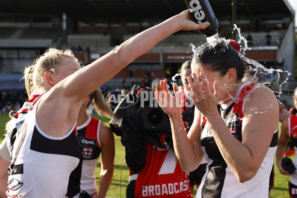 AFLW 2024 Round 03 - Essendon v St Kilda - A-54073959