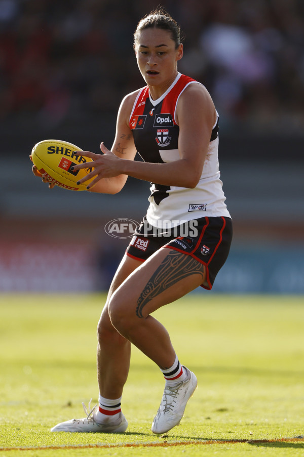 AFLW 2024 Round 03 - Essendon v St Kilda - A-54073970