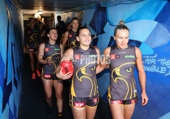 AFLW 2024 Round 03 - Adelaide v Hawthorn - A-54073971