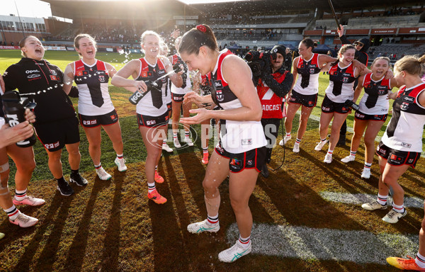 AFLW 2024 Round 03 - Essendon v St Kilda - A-54073980