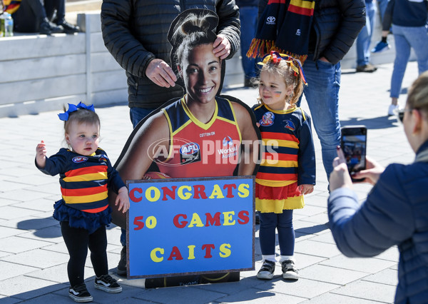 AFLW 2024 Round 03 - Adelaide v Hawthorn - A-54074122