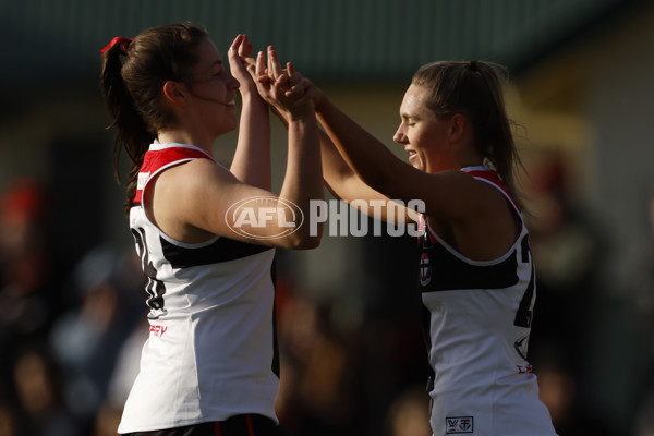 AFLW 2024 Round 03 - Essendon v St Kilda - A-54074123