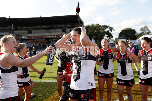 AFLW 2024 Round 03 - Essendon v St Kilda - A-54074161