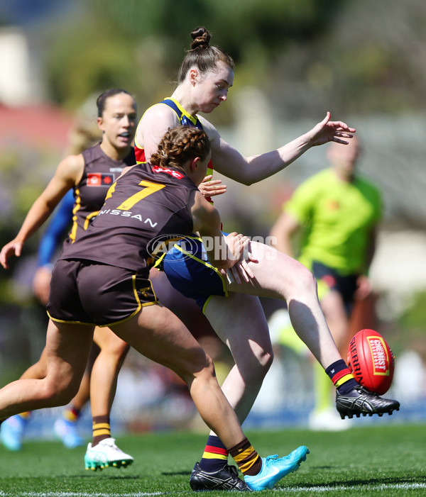 AFLW 2024 Round 03 - Adelaide v Hawthorn - A-54074170