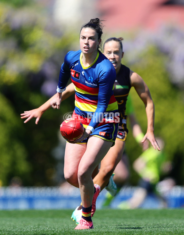 AFLW 2024 Round 03 - Adelaide v Hawthorn - A-54074172