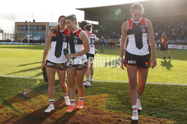 AFLW 2024 Round 03 - Essendon v St Kilda - A-54074174