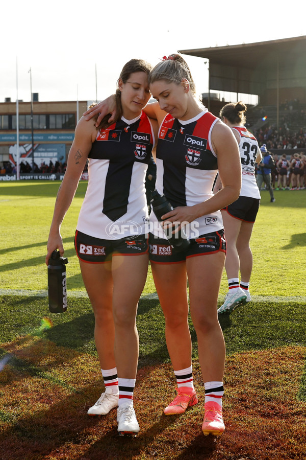 AFLW 2024 Round 03 - Essendon v St Kilda - A-54074175