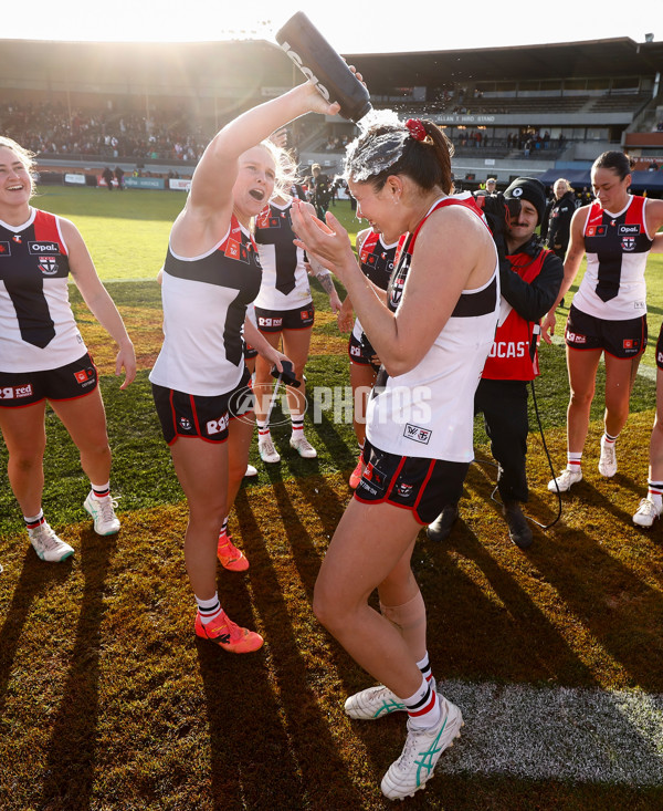 AFLW 2024 Round 03 - Essendon v St Kilda - A-54074186