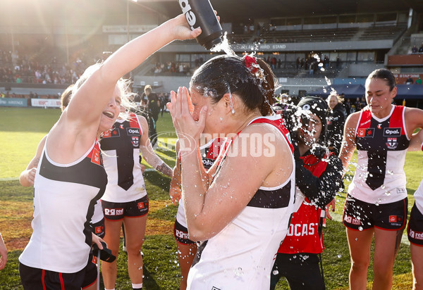 AFLW 2024 Round 03 - Essendon v St Kilda - A-54076412