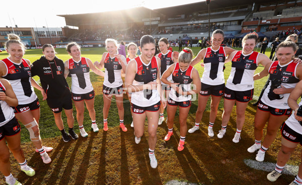 AFLW 2024 Round 03 - Essendon v St Kilda - A-54076421