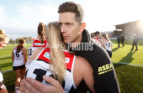 AFLW 2024 Round 03 - Essendon v St Kilda - A-54076423