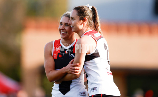 AFLW 2024 Round 03 - Essendon v St Kilda - A-54076814