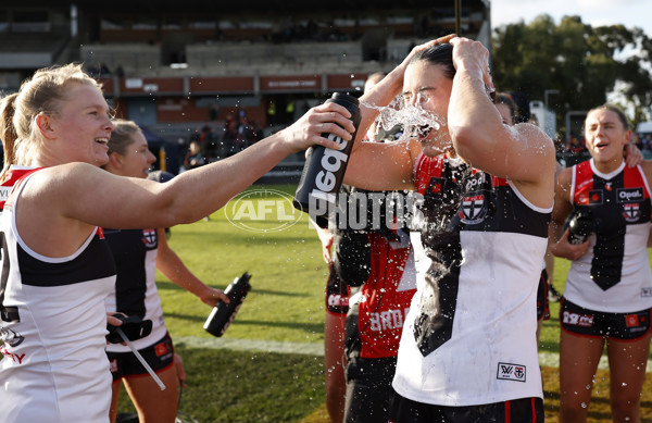 AFLW 2024 Round 03 - Essendon v St Kilda - A-54076914