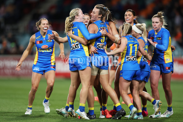 AFLW 2024 Round 03 - GWS v Gold Coast - A-54079827