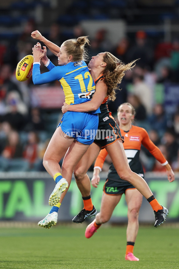 AFLW 2024 Round 03 - GWS v Gold Coast - A-54081267