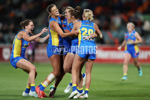 AFLW 2024 Round 03 - GWS v Gold Coast - A-54083392