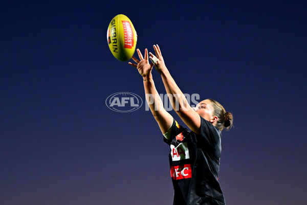 AFLW 2024 Round 04 - Collingwood v West Coast - A-54095552